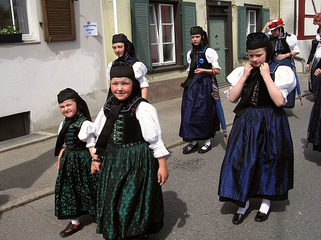 Der Trachtenverein beim Umzug in berlingen