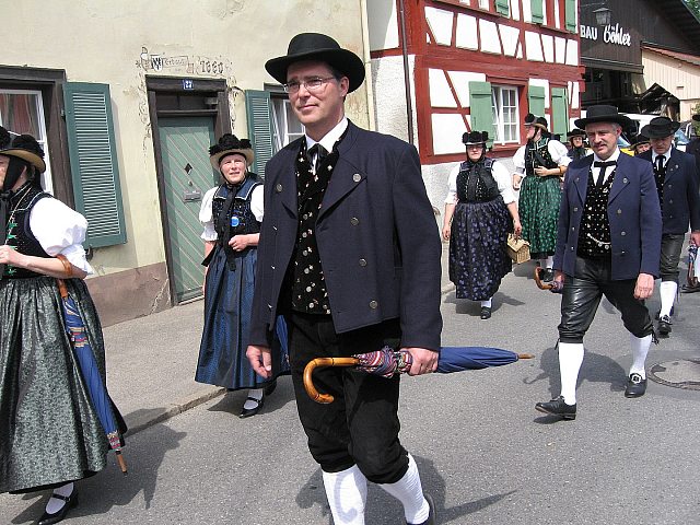 Der Trachtenverein beim Umzug in berlingen