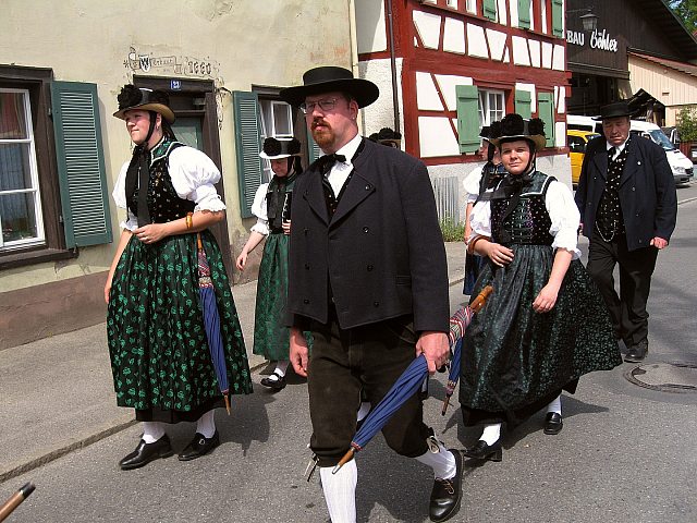 Der Trachtenverein beim Umzug in berlingen