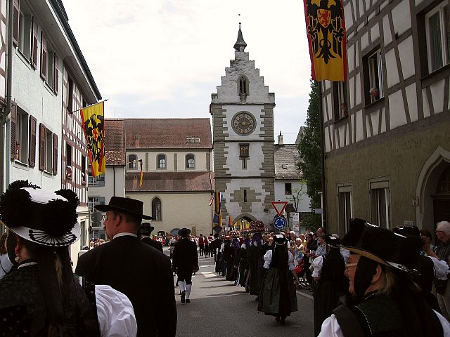 Der Trachtenverein beim Umzug in berlingen