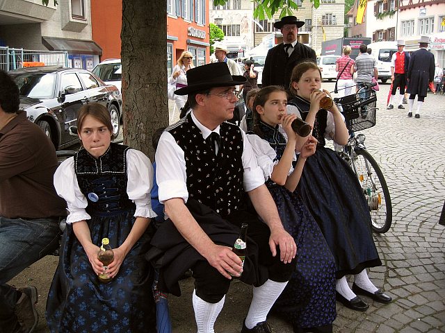 Der Trachtenverein beim Umzug in berlingen