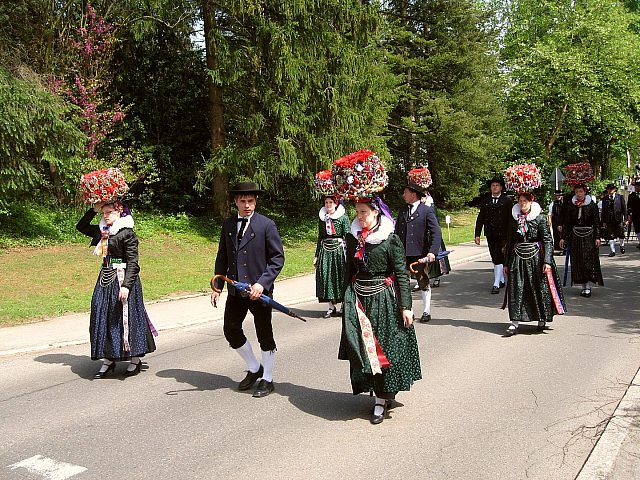 Der Trachtenverein beim Umzug in berlingen