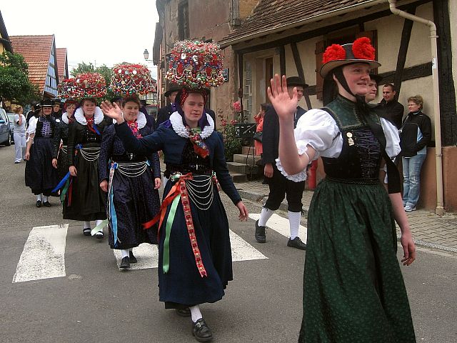 Der Umzug beim Kirschenfest in Westhoffen 