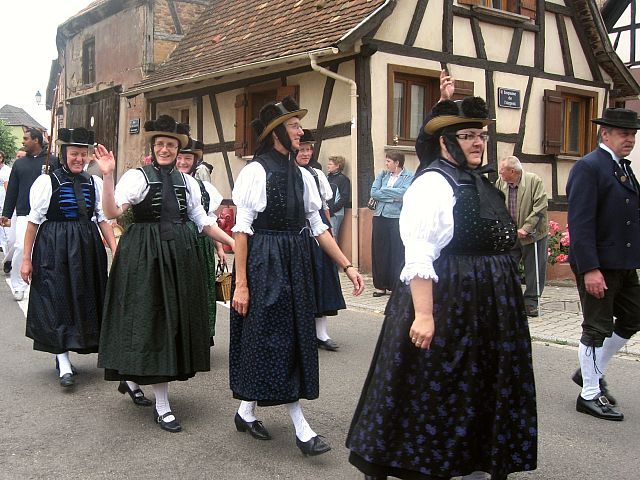 Der Umzug beim Kirschenfest in Westhoffen 