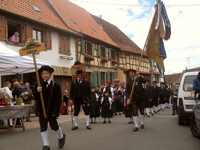 Der Umzug beim Kirschenfest in Westhoffen 