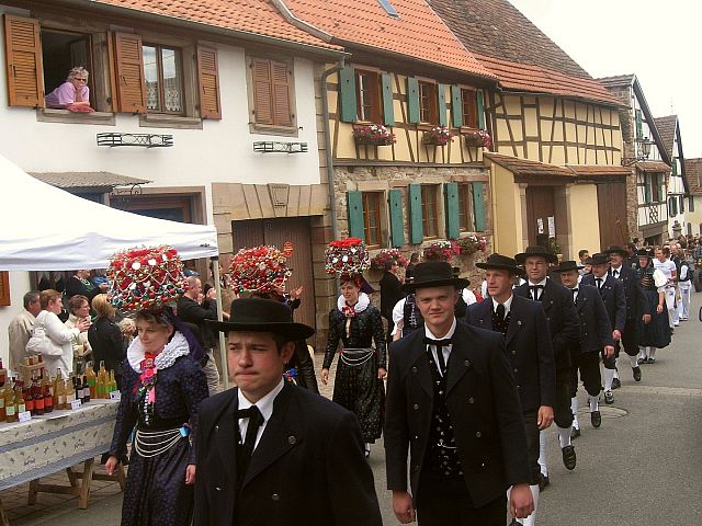 Der Umzug beim Kirschenfest in Westhoffen 