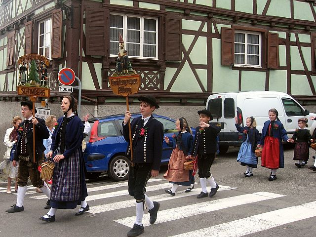 Der Umzug beim Kirschenfest in Westhoffen 