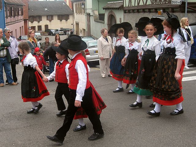 Der Umzug beim Kirschenfest in Westhoffen 