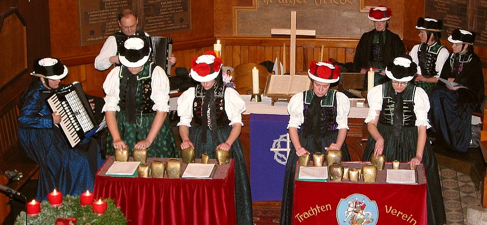 Die Glockengruppe beim Adventskonzert