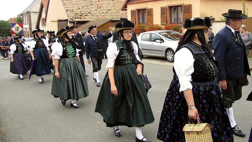 Der Trachtenverein beim Umzug in Imbsheim 