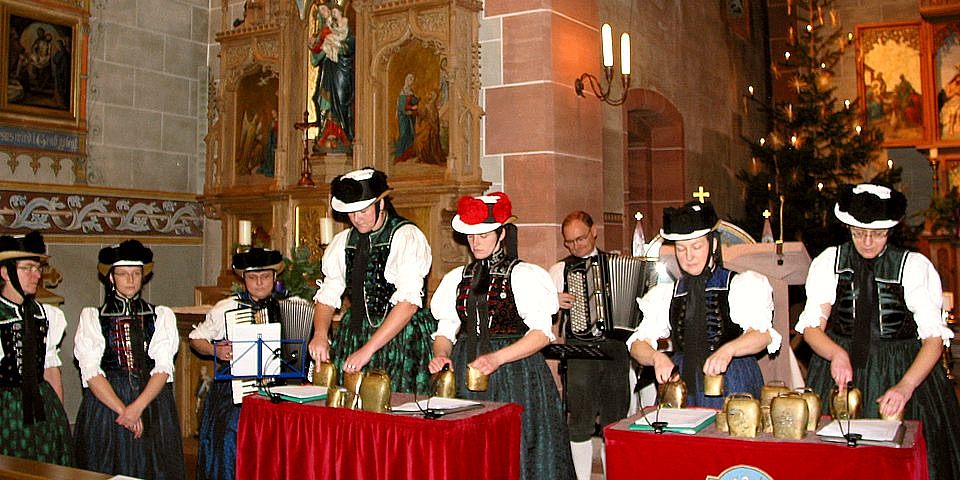 Die Glockengruppe beim Adventskonzert