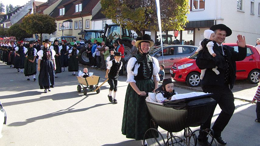 Trachtenverein bei der Brunlinger Kilbig 