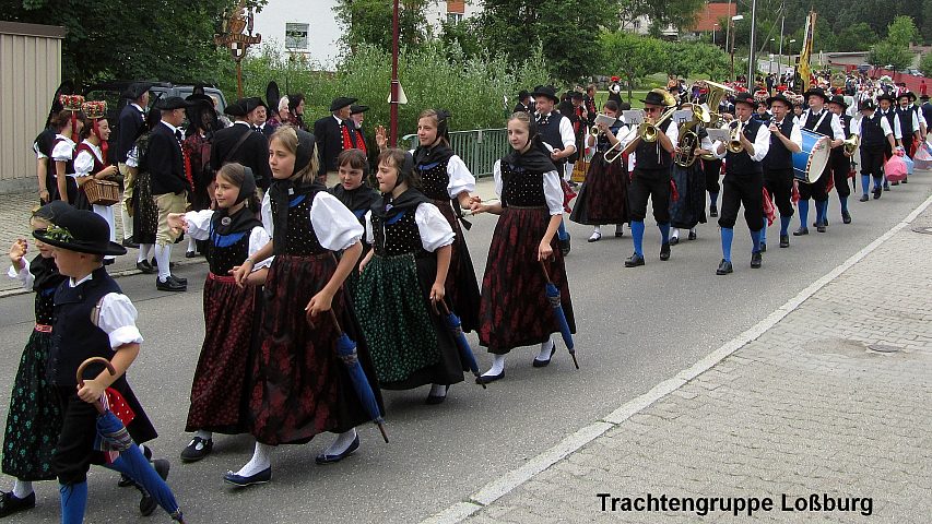 Der Festzuzg beim Gautrachtentreffen in Niedereschach 