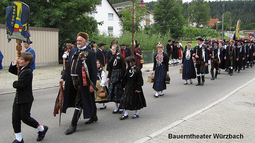 Der Festzuzg beim Gautrachtentreffen in Niedereschach 