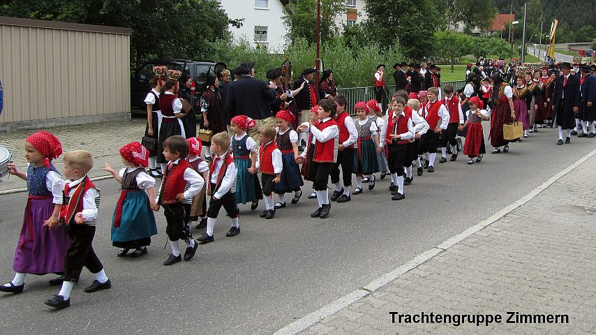 Der Festzuzg beim Gautrachtentreffen in Niedereschach 