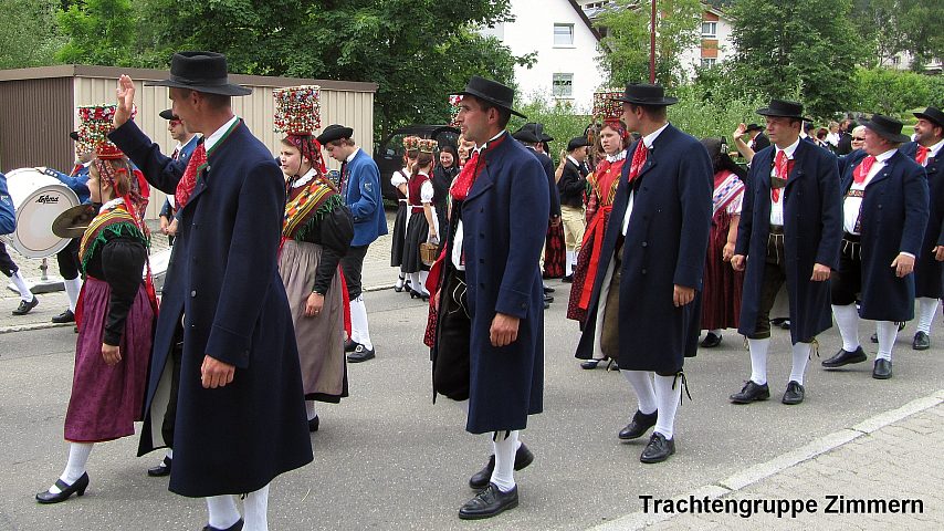 Der Festzuzg beim Gautrachtentreffen in Niedereschach 