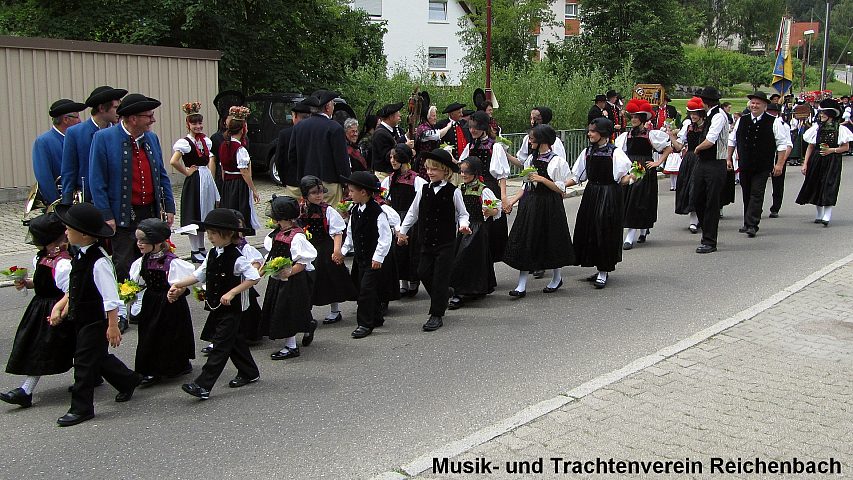 Der Festzuzg beim Gautrachtentreffen in Niedereschach 