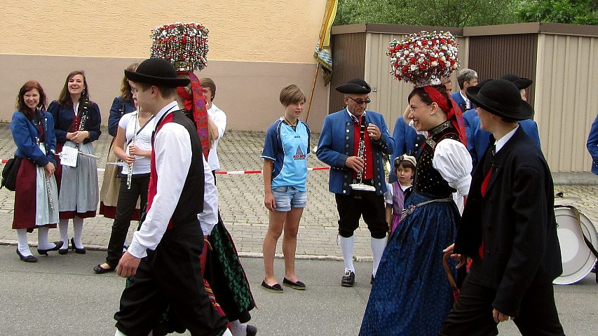 Der Festzuzg beim Gautrachtentreffen in Niedereschach 